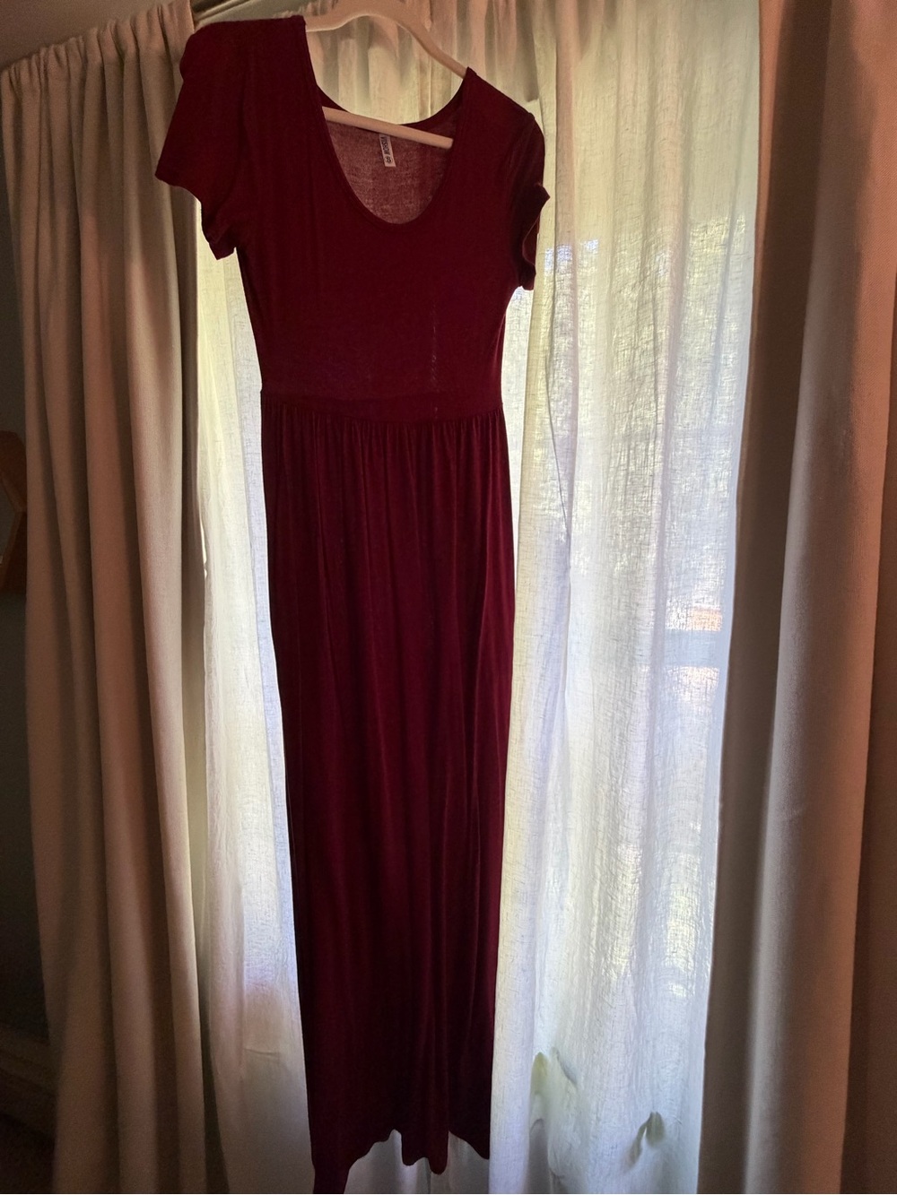 Women's Scoop Neck Maxi Dress in Maroon